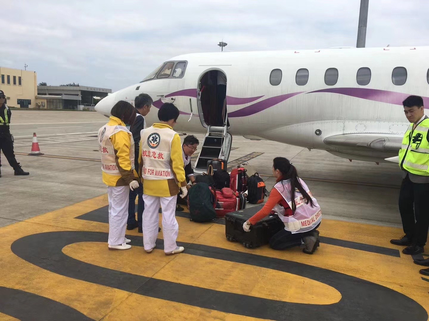 桂林香港出入境救护车出租